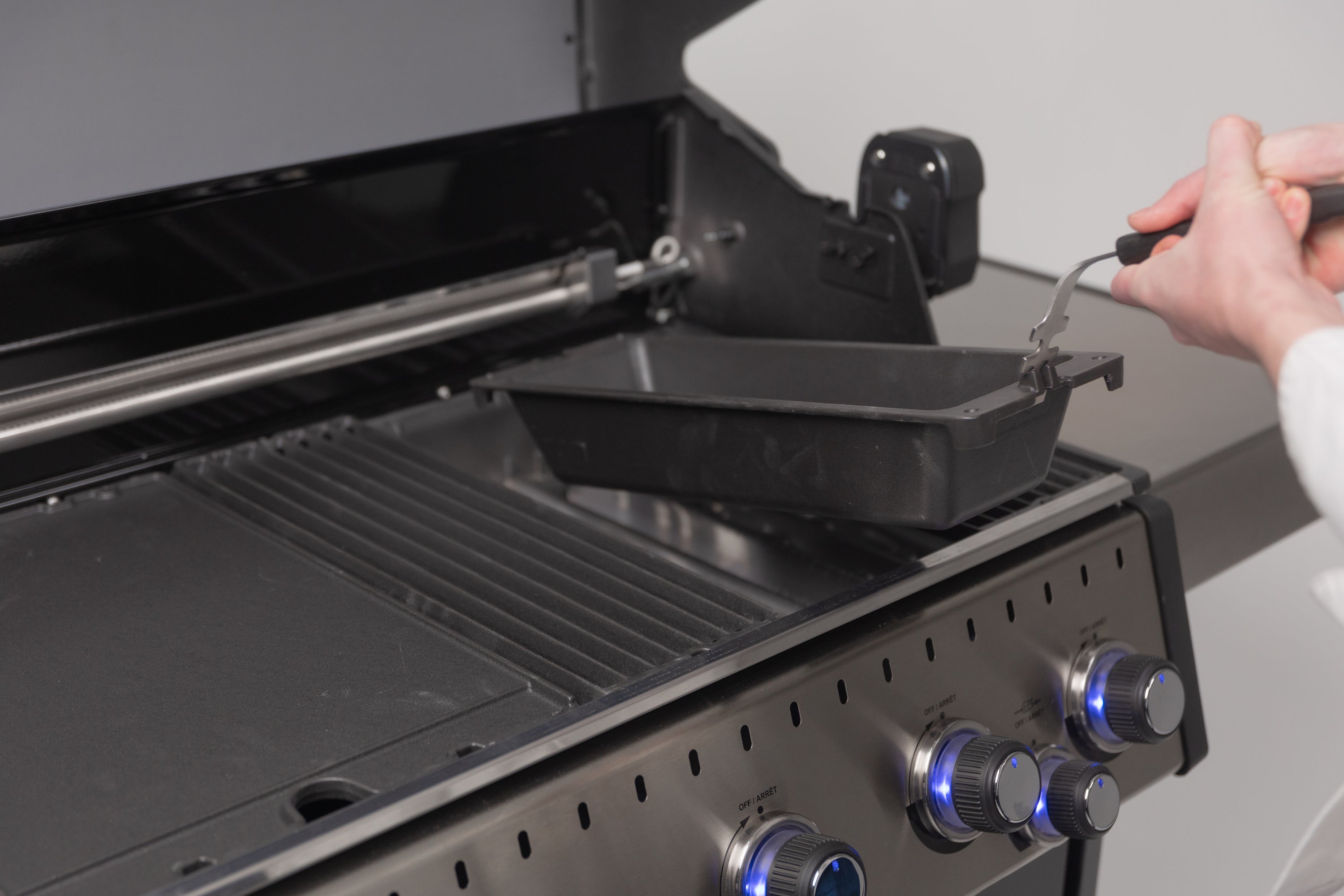 broil-king-baron-cast-wok-gusseisen-grillwok image 3