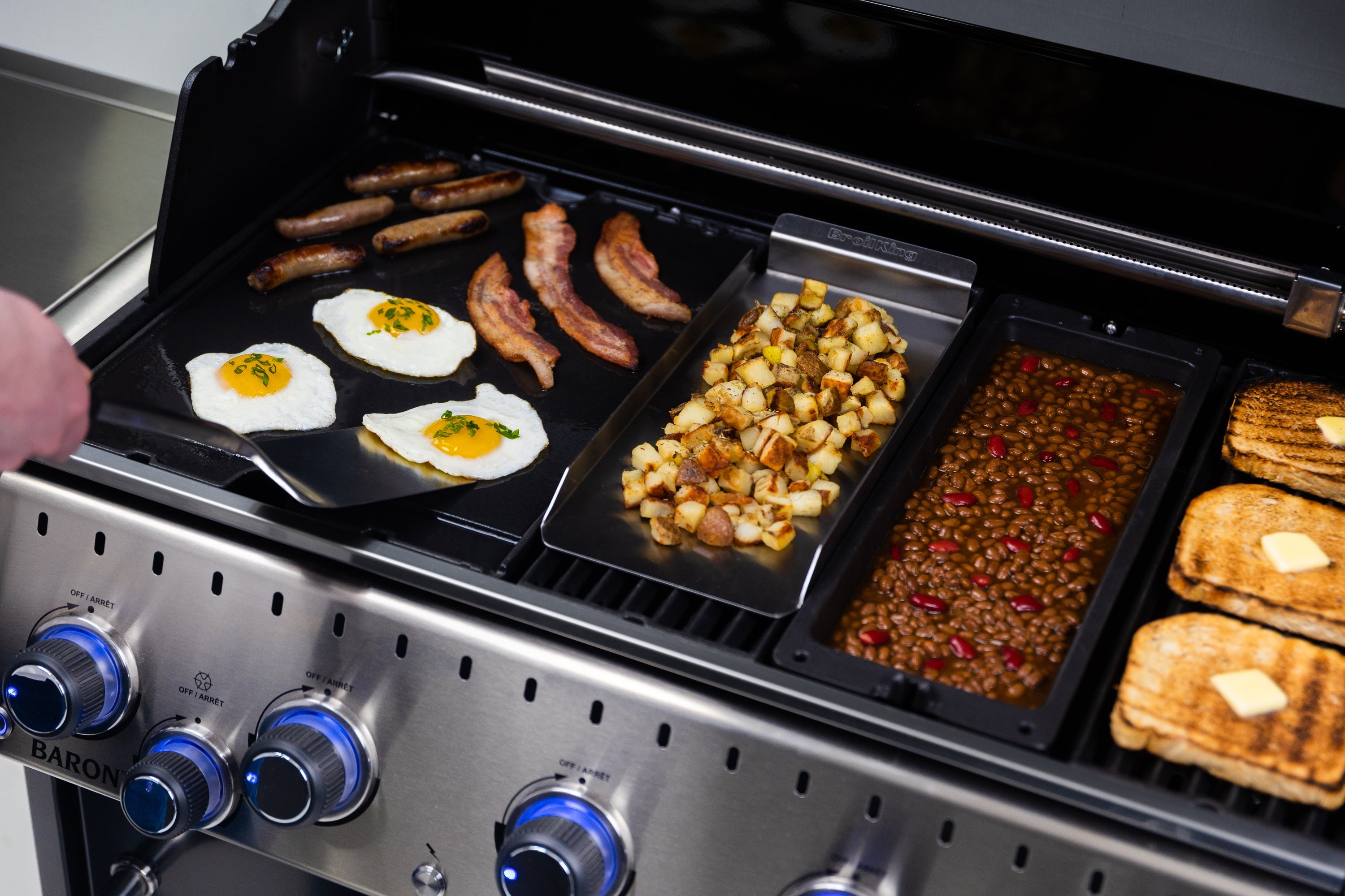 broil-king-baron-cast-wok-gusseisen-grillwok image 5