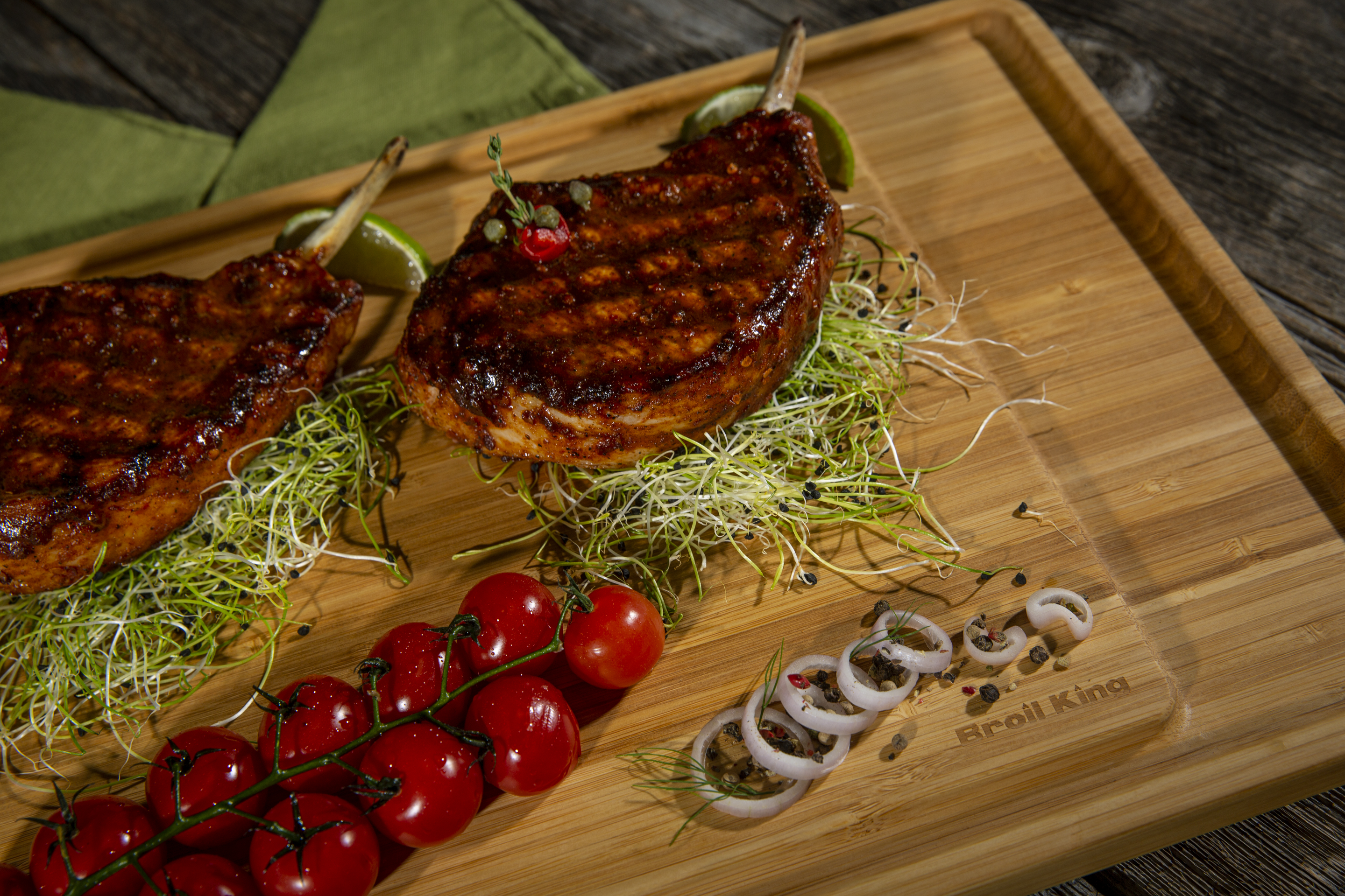 broil-king-imperial-schneidebrett-bambus-servierbrett image 3