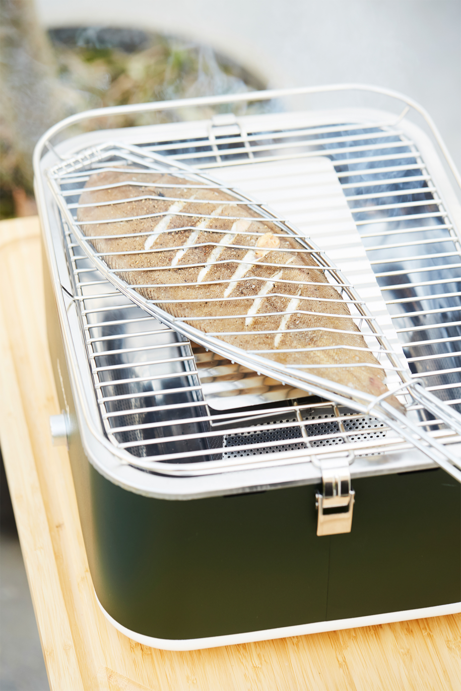 barbecook-carlo-tischgrill-army-green-holzkohle-6-pers image 5